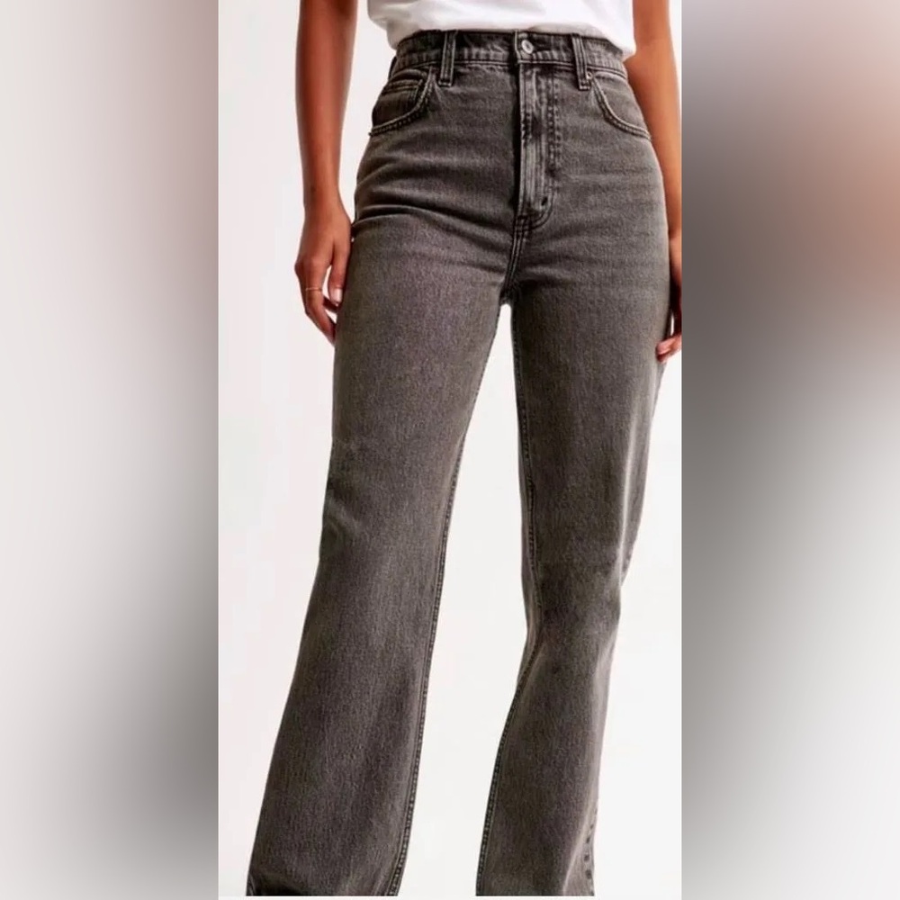 Abercrombie & Fitch Women’s High Rise 90’s Relax Jeans 28 Short dark gray wash